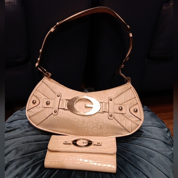 Vintage Y2k Guess Cream Shoulder Bag with Gold Accents With Small Wallet - Picture 1 of 10